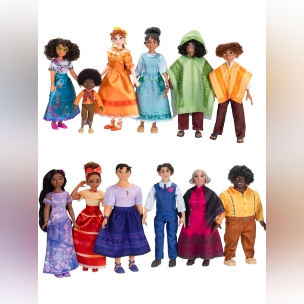 NEW Disney's Encanto Ultimate Madrigal Family Dolls Gift Set Includes 12 Dolls